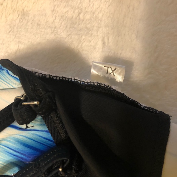 Tankini top, size xL, unknown brand, bought on Amazon. - Picture 5 of 5